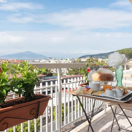 فندق مبيت وإفطار Sirentum 3*